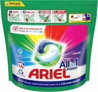 Ariel kapsle Color 44 ks